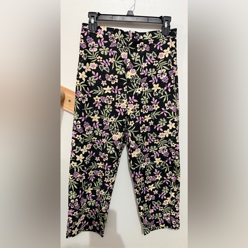 Wildlife- Beautiful Floral Women's Capris Straight Leg